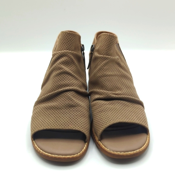 Comfortiva Belen Sandal - Picture 3 of 12